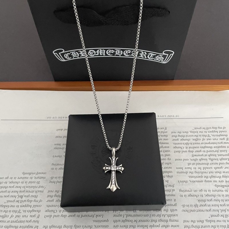 Ch**me He**ts necklaces